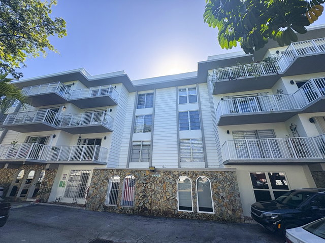 Riviera Condo photo 2